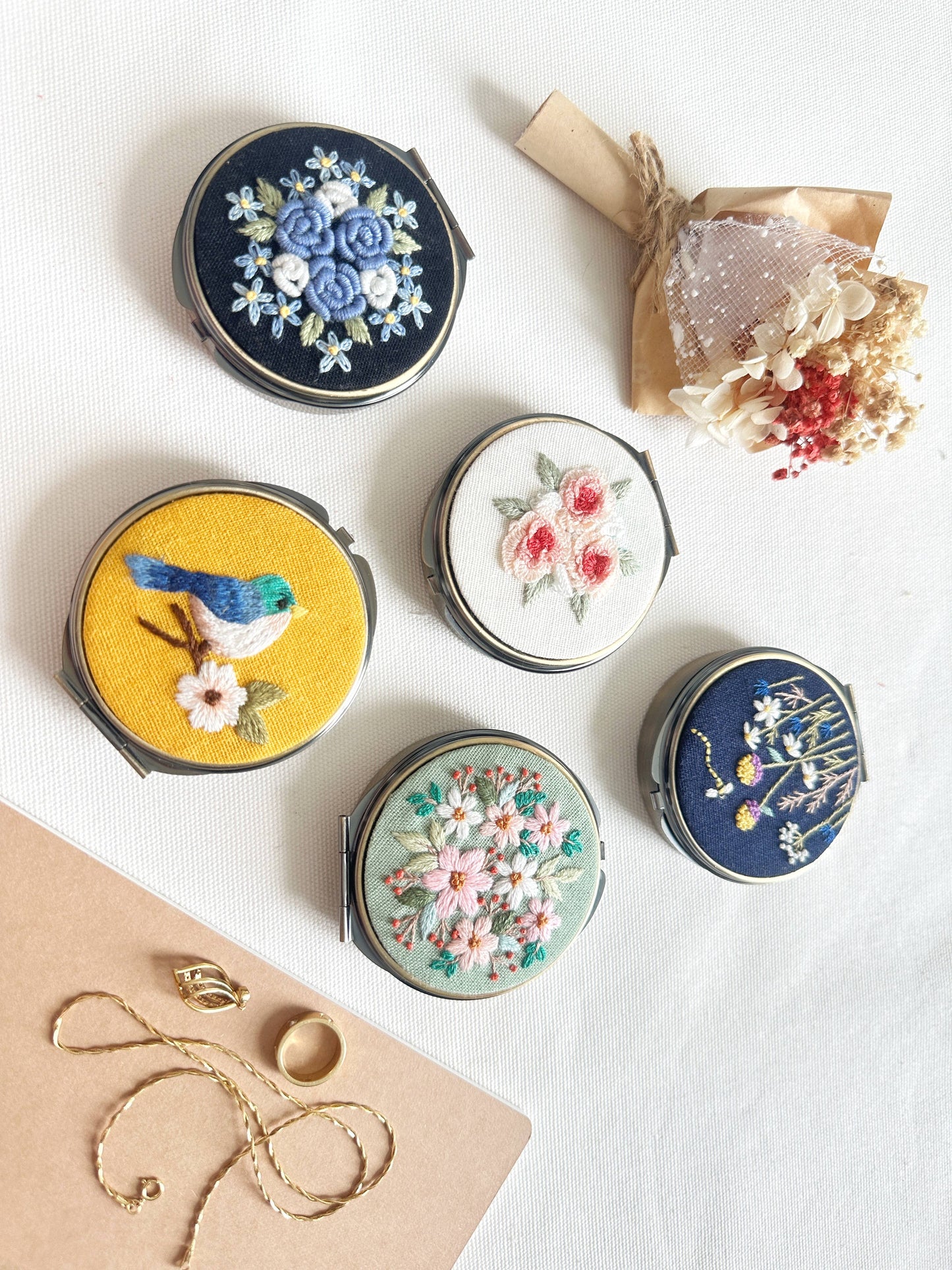 Floral Embroidered Round Jewelry Box With Mirror
Success: 1. Full Flowers