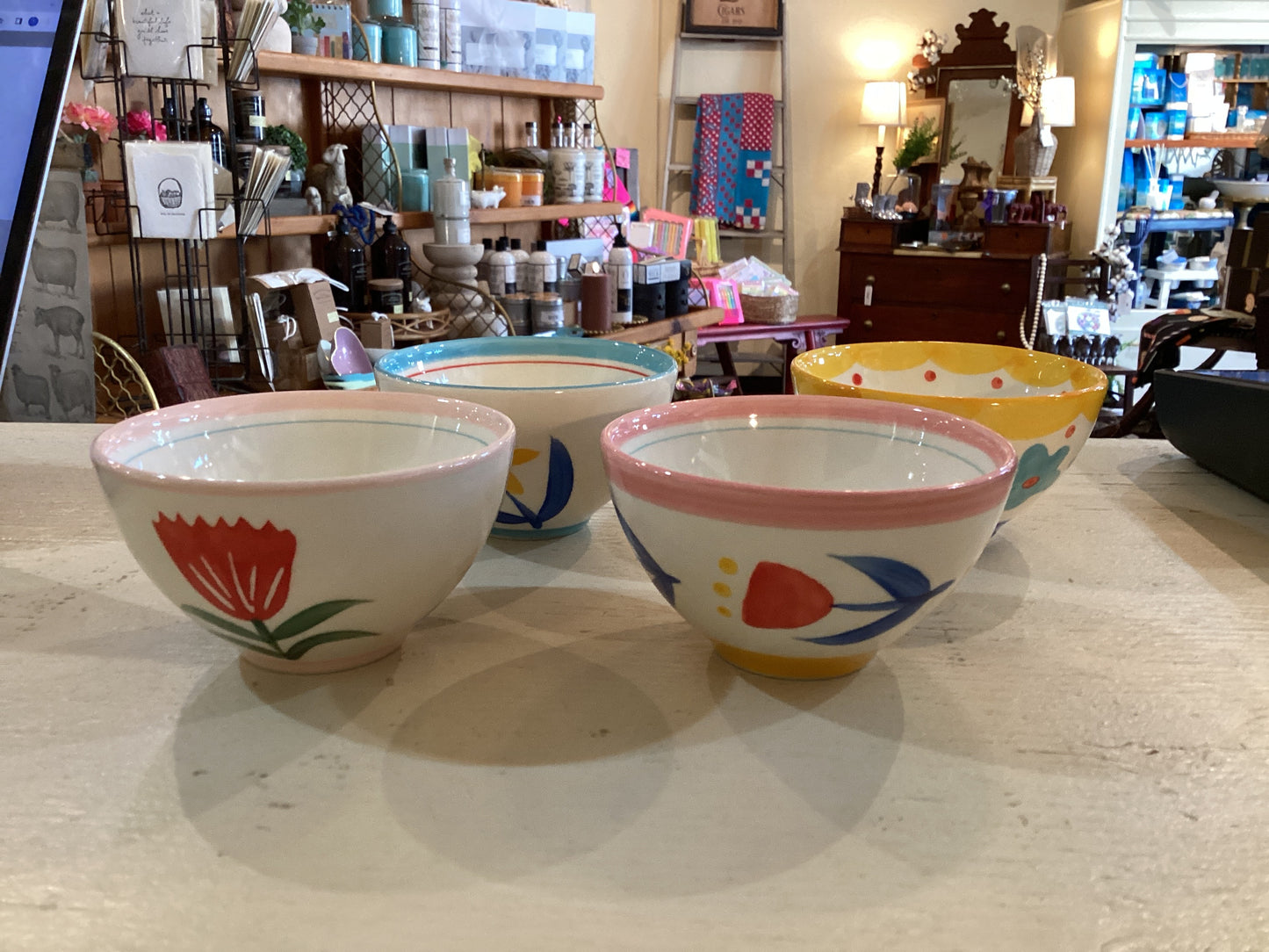 Stoneware Bowl w/Flowers 4 Styles