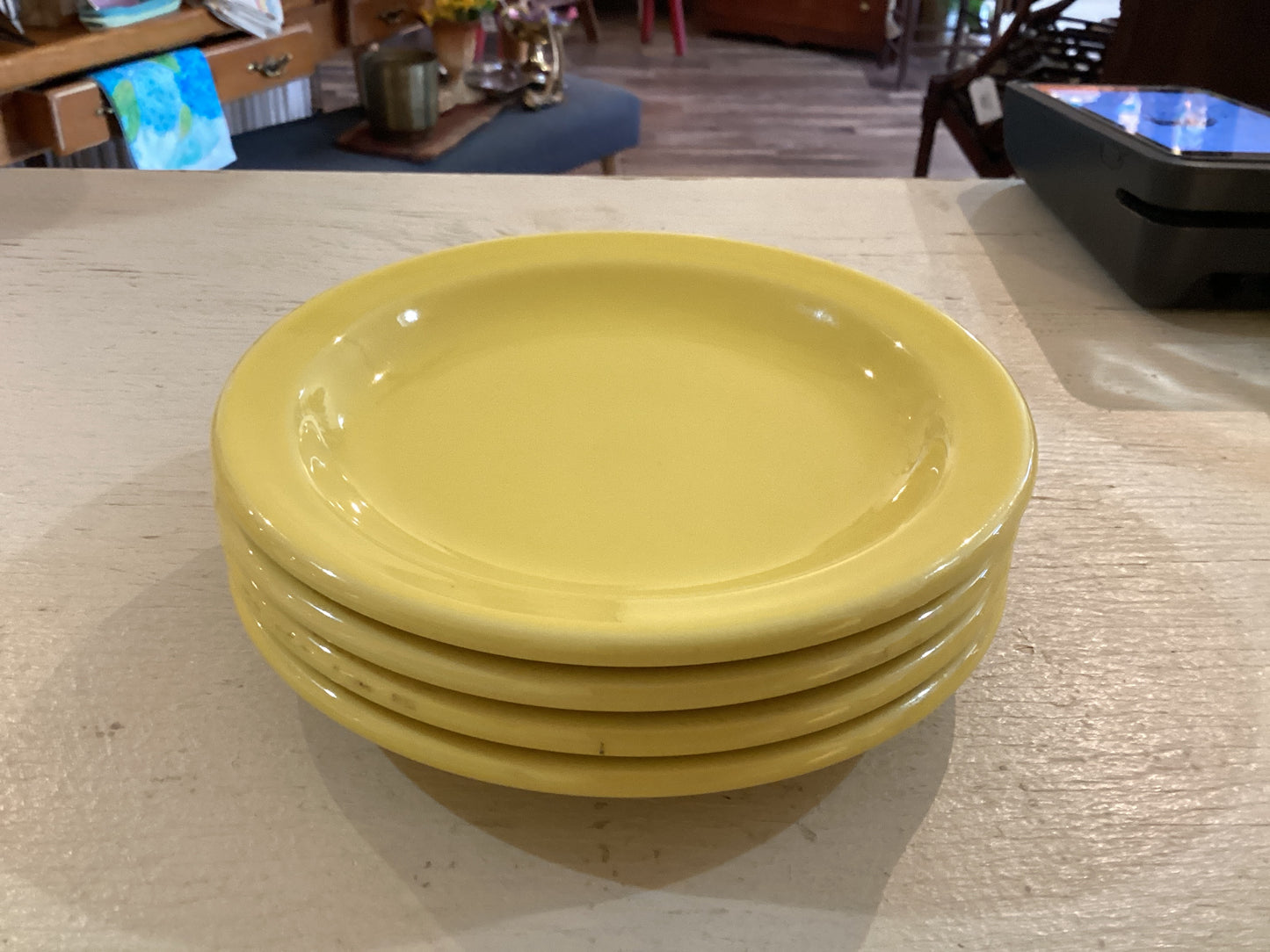 Homer Laughlin Yellow Plates Set 4 Vintage