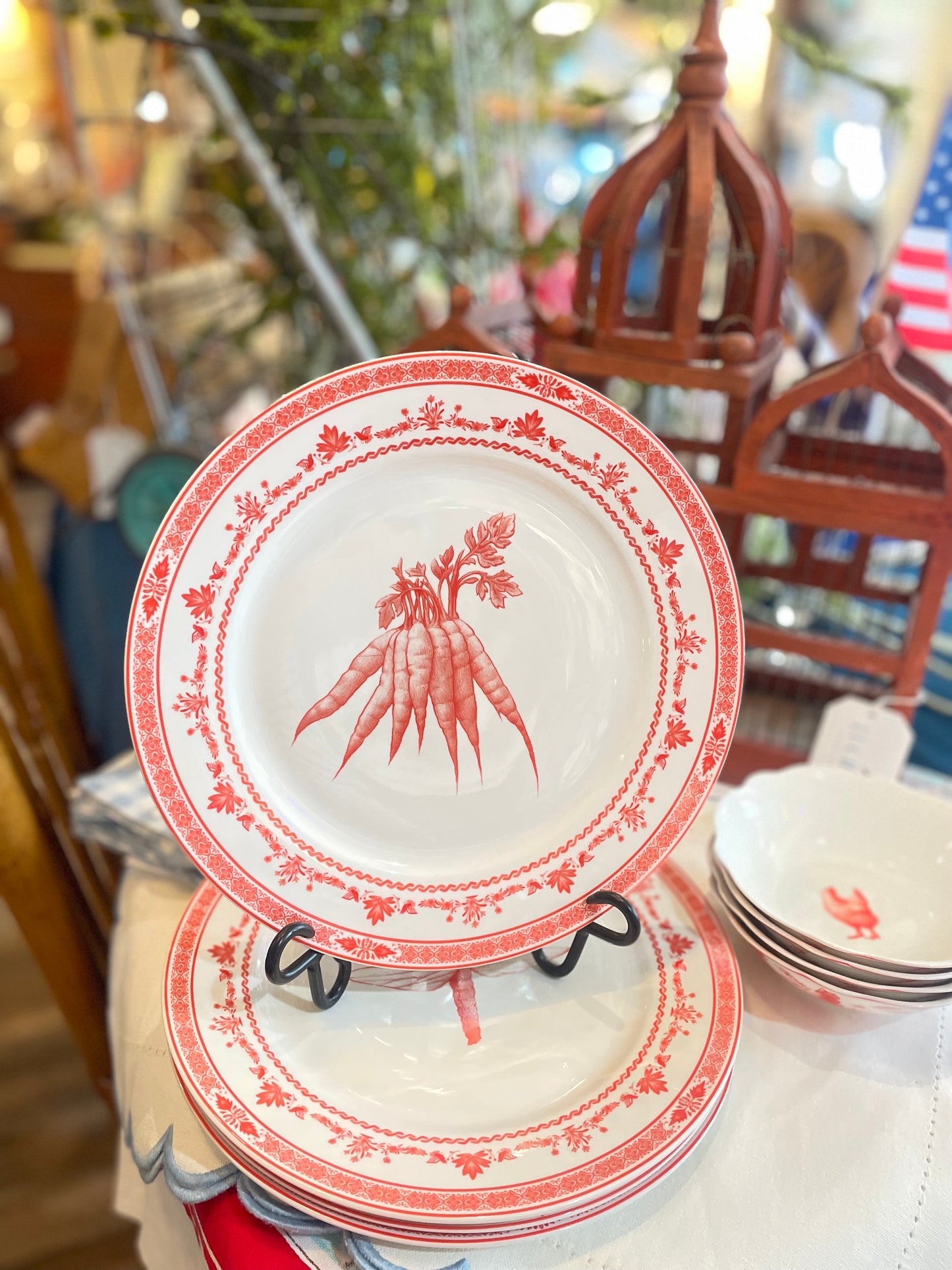 RED & WHITE FARM FRESH DINNER PLATES SET OF 4 WITH GIFTBOX