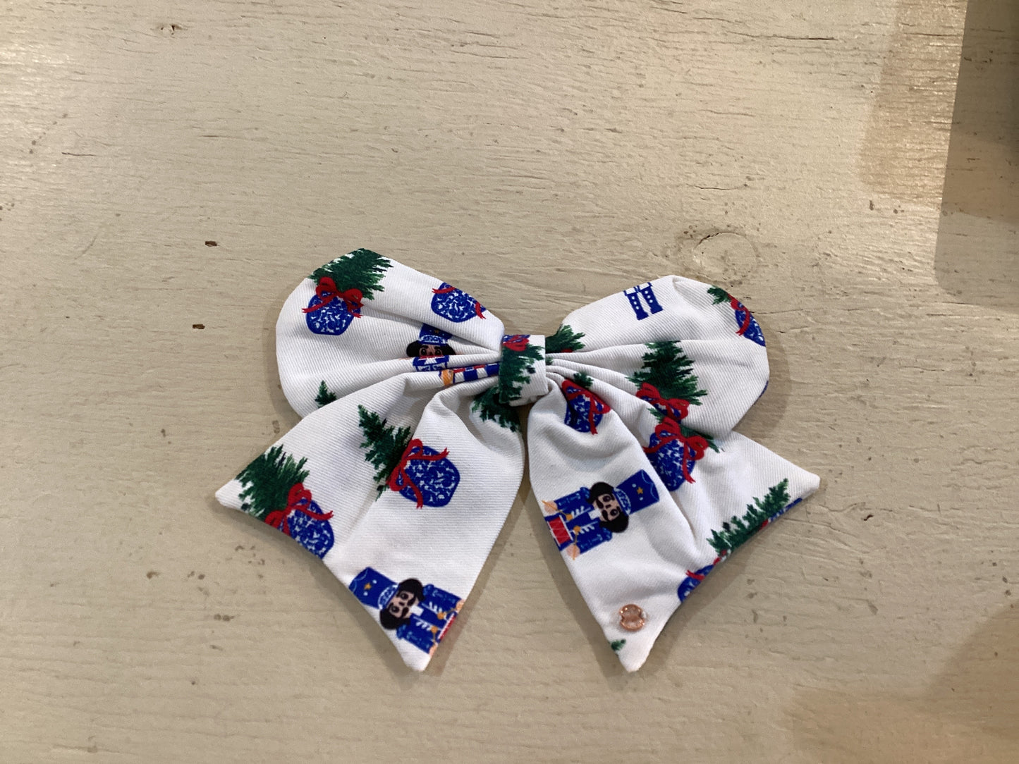 Magnetic Bow Merry Marchers