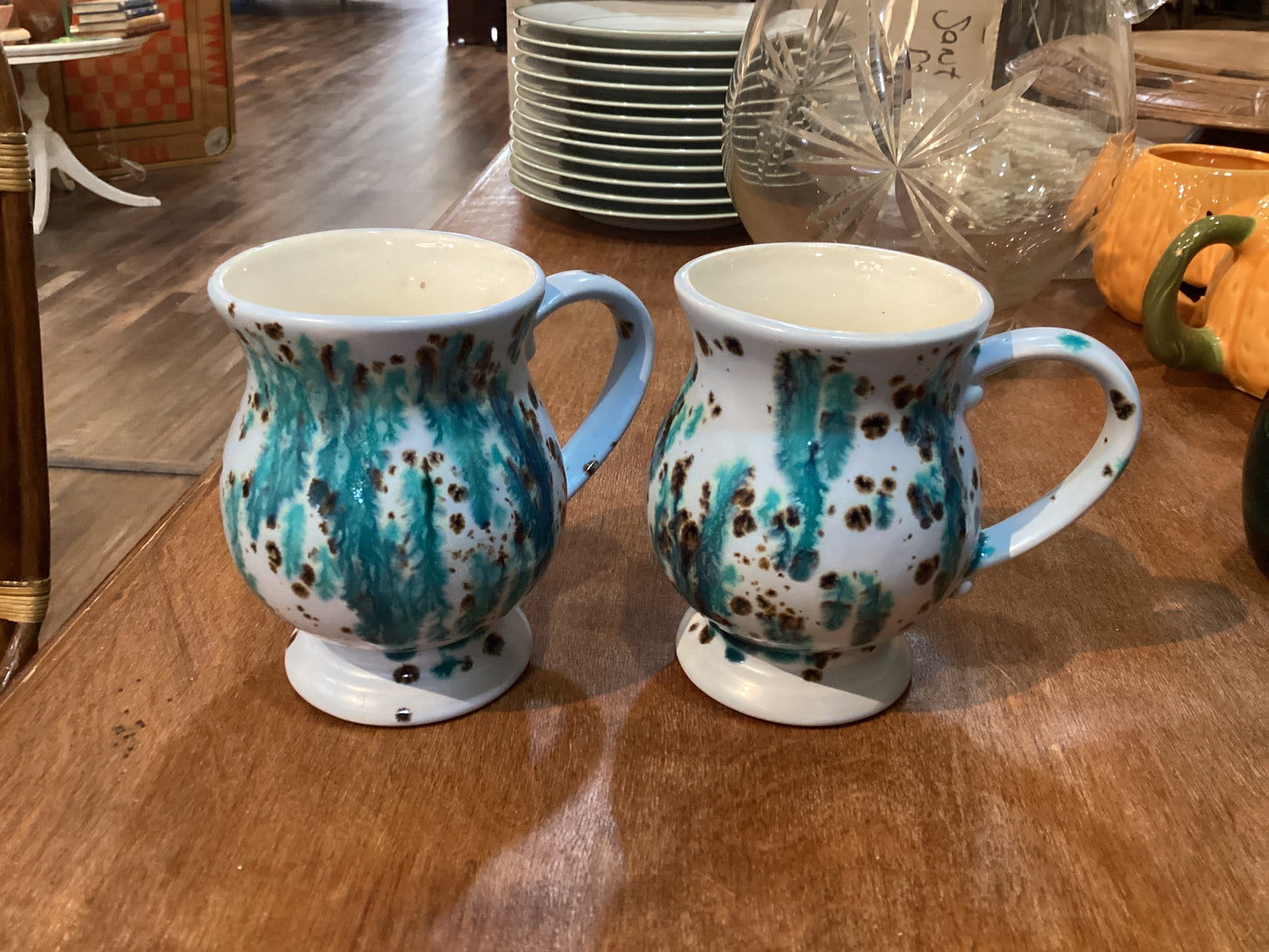 Set 2 Pottery Mugs - Vintage