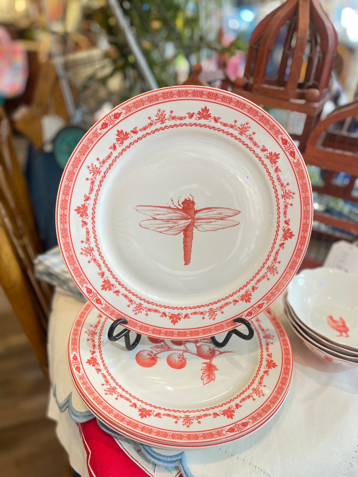 RED & WHITE FARM FRESH DINNER PLATES SET OF 4 WITH GIFTBOX