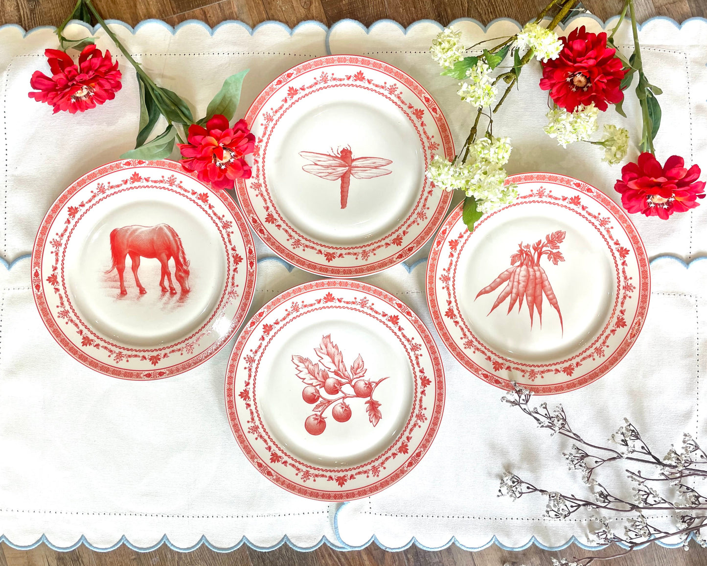 RED & WHITE FARM FRESH DINNER PLATES SET OF 4 WITH GIFTBOX
