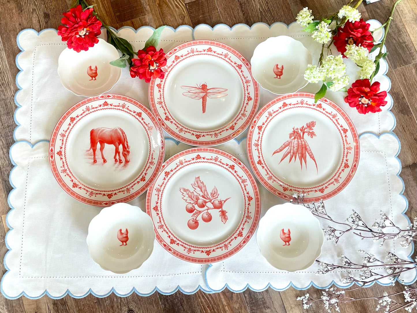 RED & WHITE FARM FRESH DINNER PLATES SET OF 4 WITH GIFTBOX