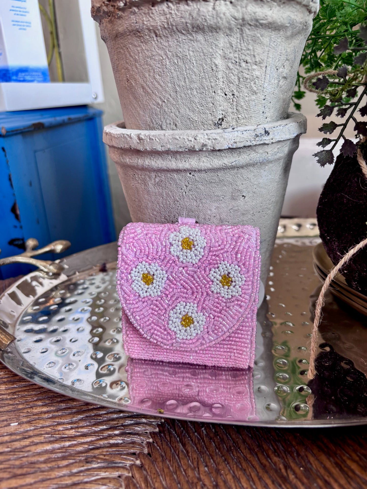 DAISY BEADED AIRPOD HOLDER